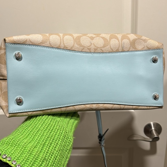 Authentic coach Almost brand new worn only 2 times - Picture 5 of 6